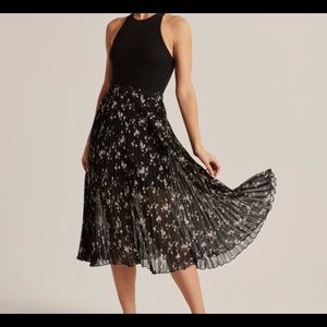 NWT! Abercrombie & Fitch Pleated Chiffon Midi Skirt size Medium